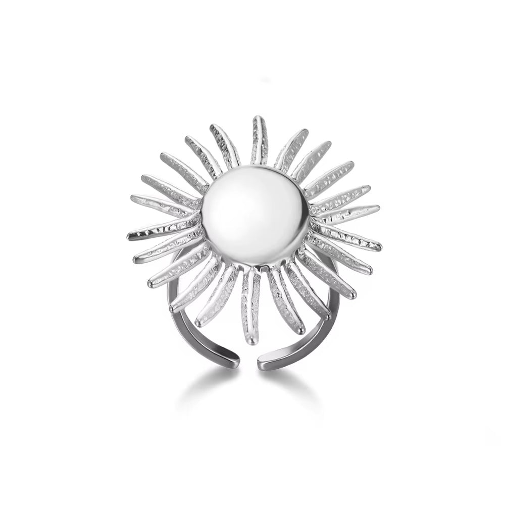 Bague Soleil Acier Inoxydable sur fond blanc