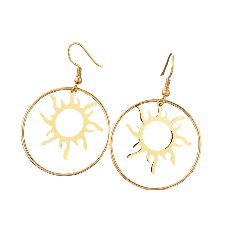 Boucles d'Oreilles Créoles Soleil sur fond blanc