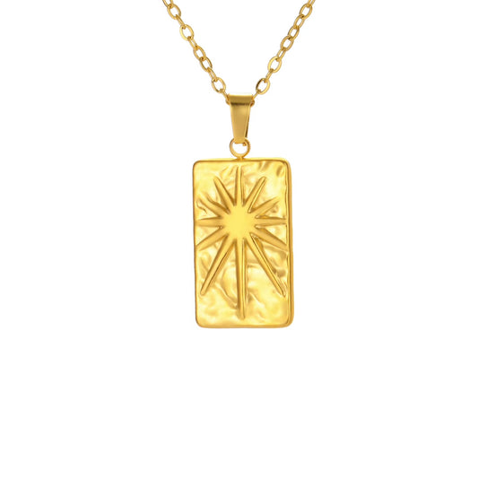 Collier Pendentif Rectangulaire Soleil sur fond blanc