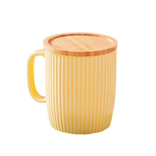 Mug Céramique Jaune Couvercle Bambou sur fond blanc